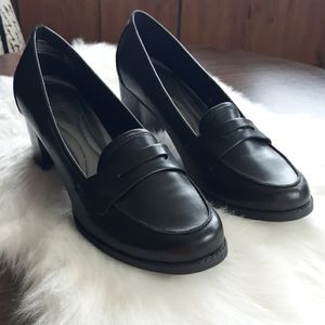 White Stag Black pumps